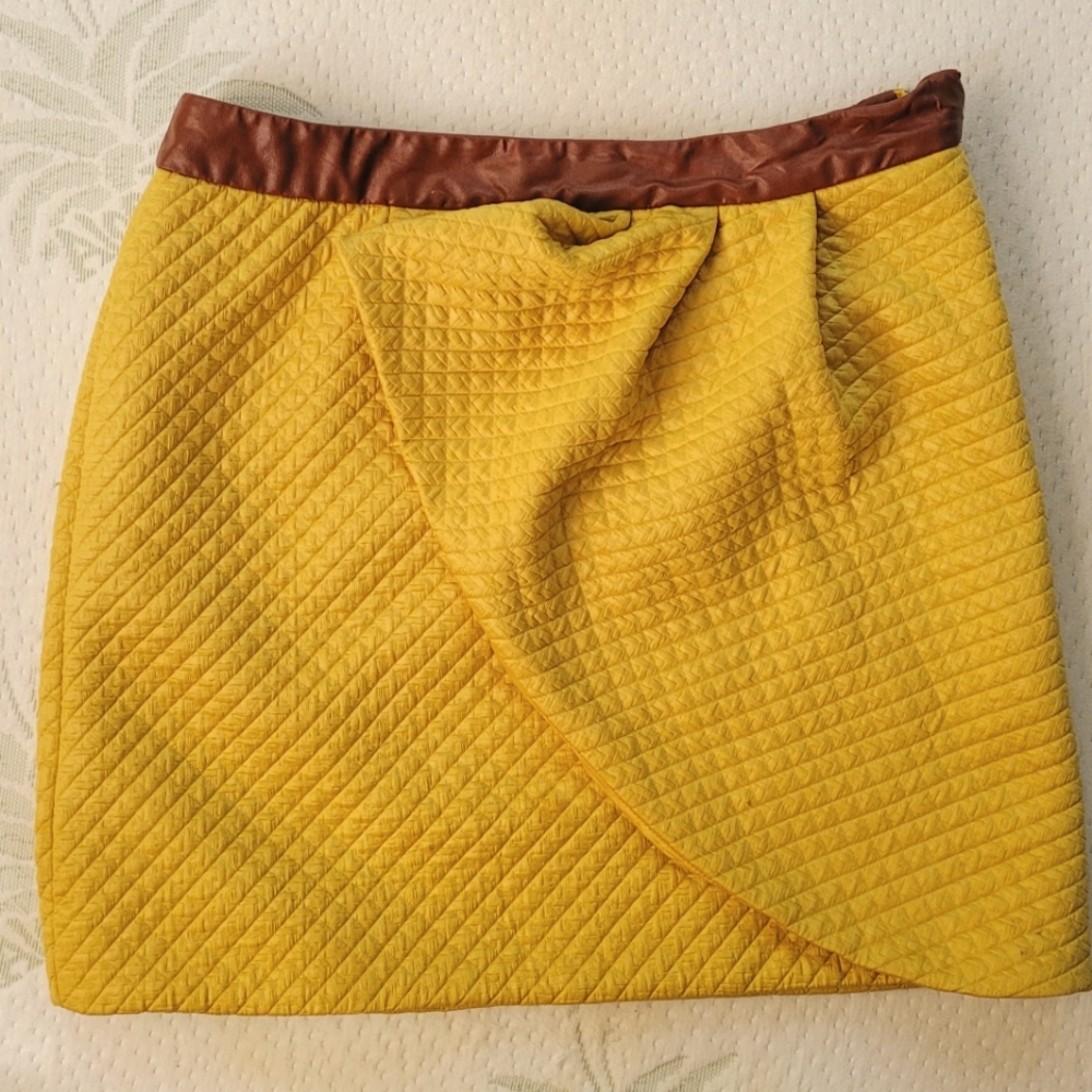 Anthropologie Yellow Quilted Oragami Skirt sz M/10